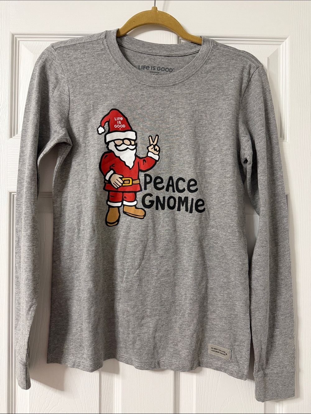 NWOT Life Is Good Women’s Gray Long-Sleeve 'Peace Gnomie' Santa Tee XS